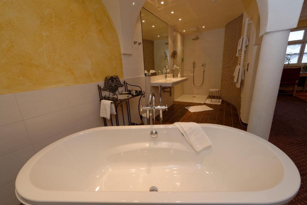מאמלסדורף Hotel & Brauereigasthof Drei Kronen מראה חיצוני תמונה