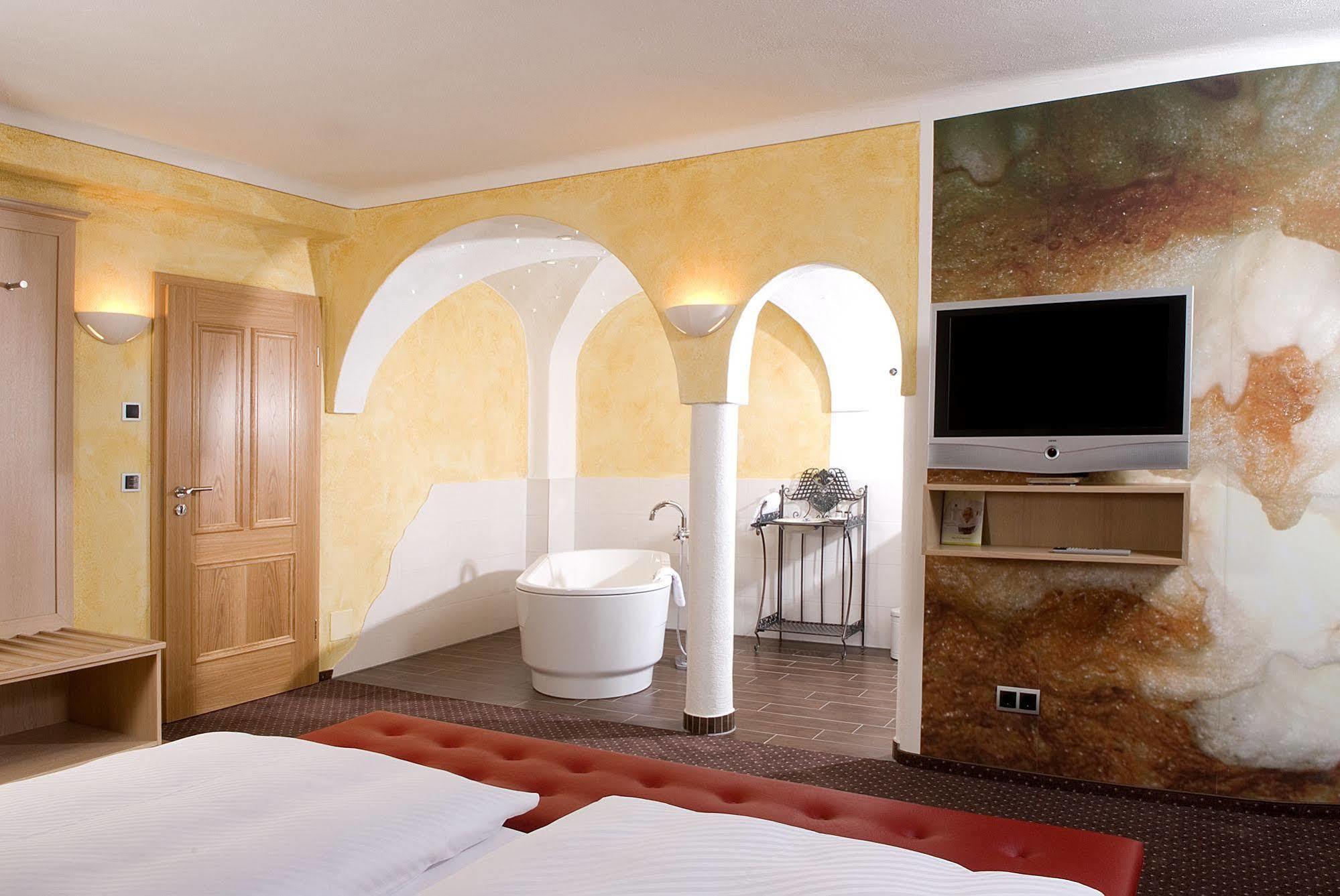 מאמלסדורף Hotel & Brauereigasthof Drei Kronen מראה חיצוני תמונה